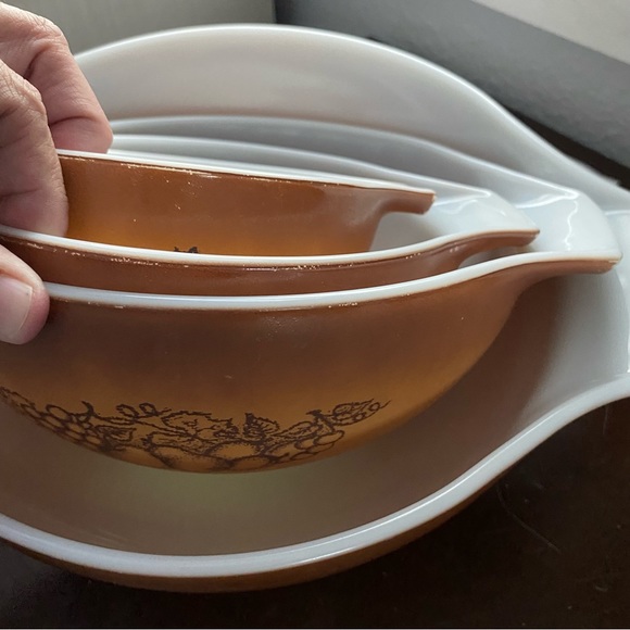 Pyrex Old Orchard Nesting Mixing Bowls - Picture 3 of 9